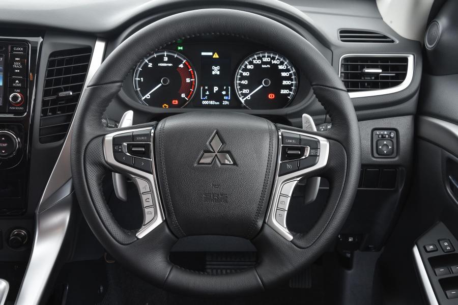 Панель приборов Mitsubishi Pajero Sport 2017 года  (ZA) (фото 29 из 29)